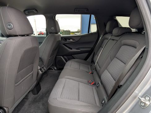 Used 2025 Chevrolet Equinox LT w/ Safety and Technology Package AWD/4WD image 3