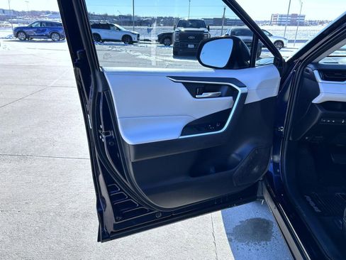 Used 2020 Toyota RAV4 XLE image 9