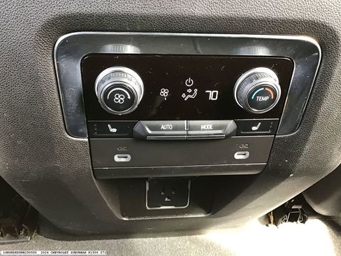 Used 2024 Chevrolet Suburban Z71 w/ Luxury Package image 17