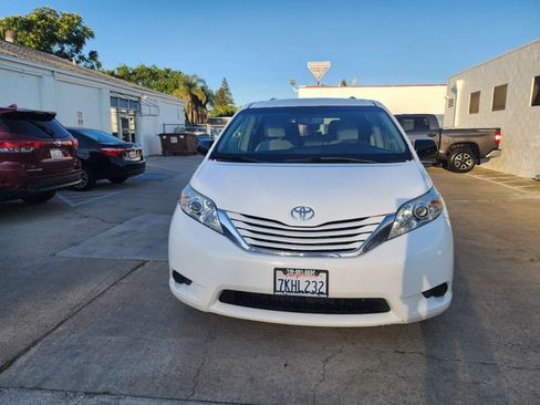 Used 2015 Toyota Sienna LE FWD image 7