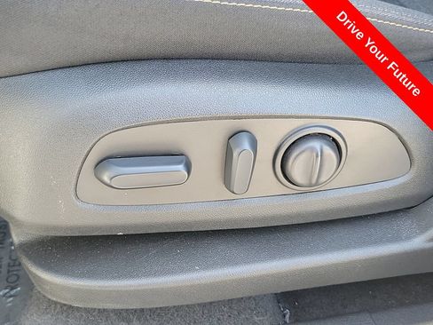 Used 2024 Chevrolet Equinox LT AWD/4WD image 16
