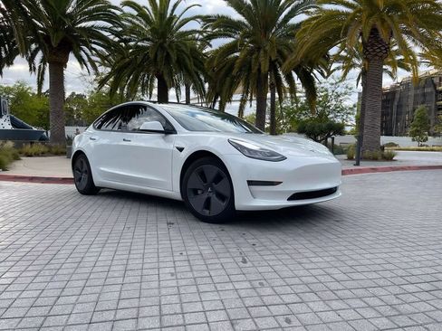 Used 2023 Tesla Model 3 Standard Range image 3