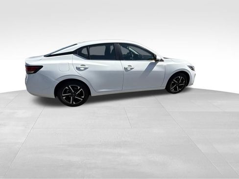Used 2024 Nissan Sentra SV FWD image 7
