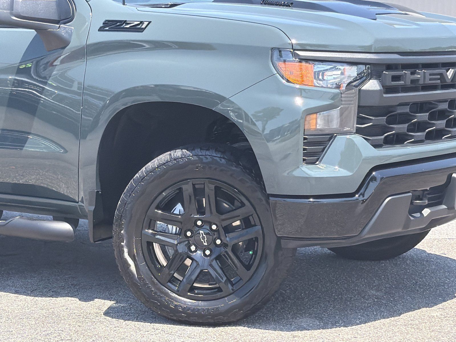 Used 2025 Chevrolet Silverado 1500 Custom Trail Boss w/ Turbomax Blackout Package AWD/4WD image 3