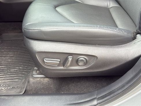 Used 2024 Toyota Grand Highlander XLE image 11