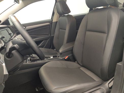 Used 2019 Volkswagen Jetta SE w/ Cold Weather Package image 17