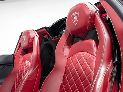 Used 2018 Lamborghini Aventador S image 22