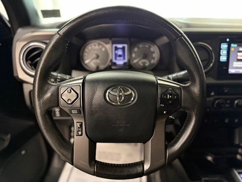 Used 2016 Toyota Tacoma TRD Off-Road image 31