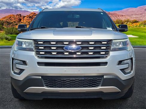 Used 2017 Ford Explorer XLT w/ Equipment Group 202A image 8
