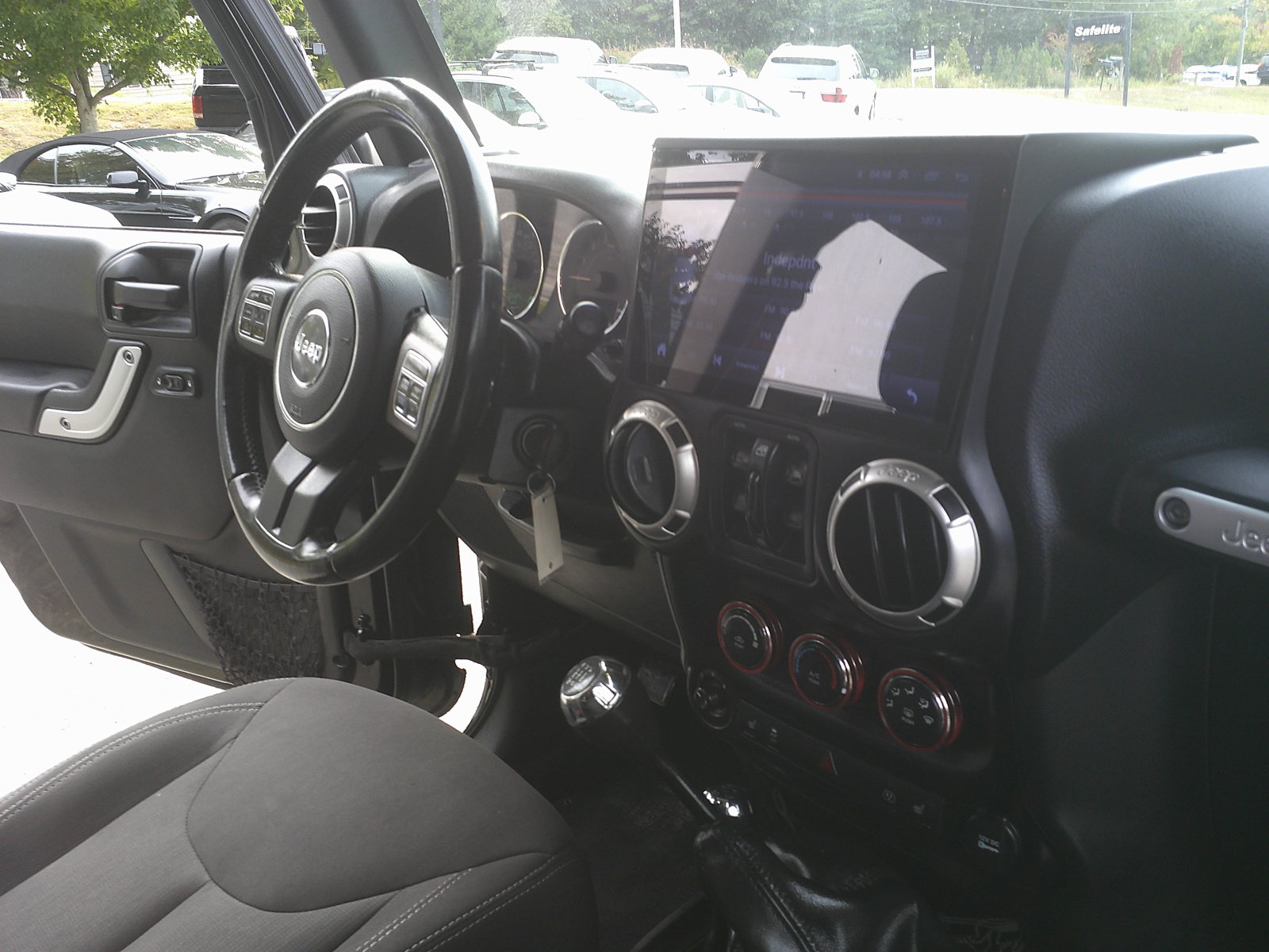 Used 2016 Jeep Wrangler Unlimited Sahara w/ Dual Top Group AWD/4WD image 16