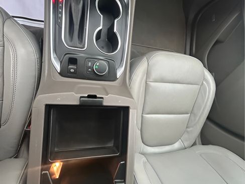 Used 2020 Chevrolet Traverse Premier FWD image 15