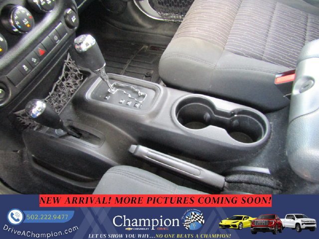 Used 2012 Jeep Wrangler Unlimited Sahara w/ Dual Top Group AWD/4WD image 13