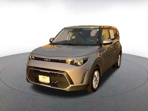 Used 2025 Kia Soul LX w/ LX Technology Package image 8
