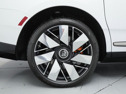 Used 2026 Rolls-Royce Cullinan image 45