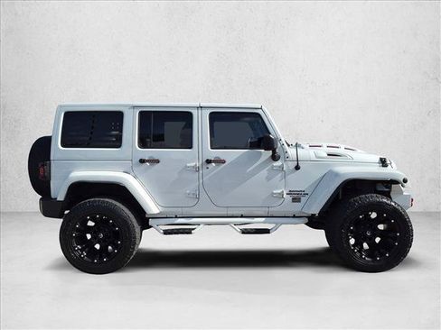 Used 2013 Jeep Wrangler Unlimited Sahara w/ Connectivity Group AWD/4WD image 4