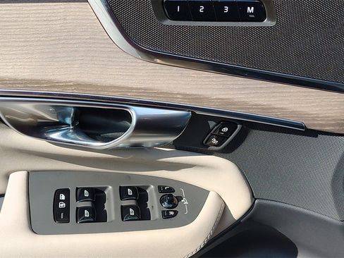 New 2026 Volvo XC90 B6 Core image 8