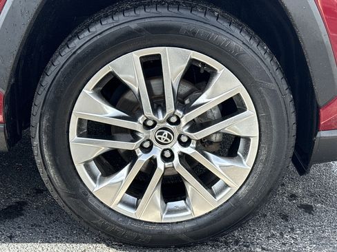 Used 2020 Toyota RAV4 XLE Premium FWD image 12