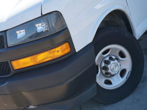 Used 2021 Chevrolet Express 2500 w/ Driver Convenience Package image 13