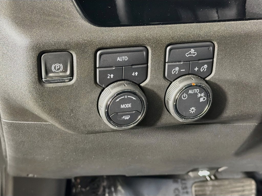 Used 2023 Chevrolet Silverado 1500 LT AWD/4WD image 10