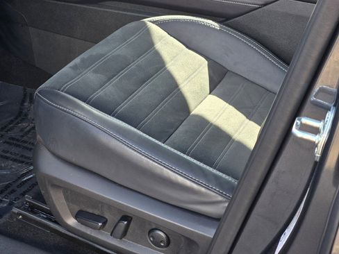 Used 2025 Mitsubishi Outlander SE image 23