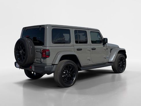 Used 2022 Jeep Wrangler Unlimited Sahara w/ Cold Weather Group AWD/4WD image 5