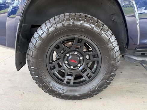 Used 2023 Toyota 4Runner TRD Off-Road Premium w/ Moonroof Package AWD/4WD image 23