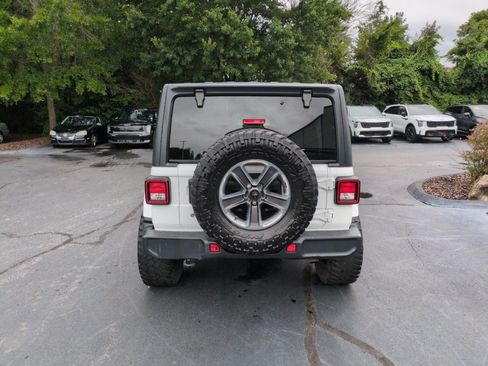 Used 2019 Jeep Wrangler Unlimited Sahara AWD/4WD image 6