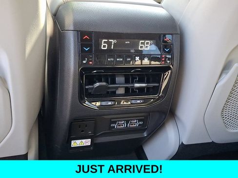 Used 2022 Jeep Grand Cherokee Summit AWD/4WD image 11