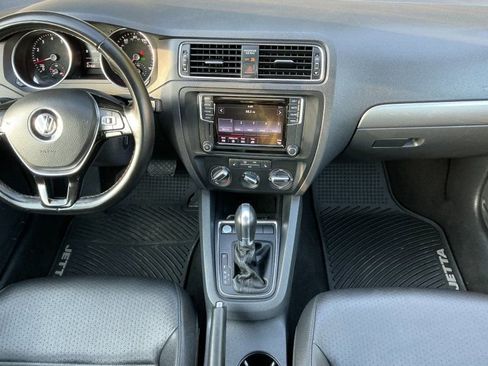 Used 2017 Volkswagen Jetta SE image 20