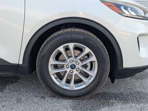 Used 2021 Ford Escape SE image 11