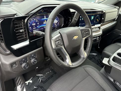 Used 2023 Chevrolet Silverado 1500 LT AWD/4WD image 16