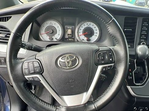 Used 2020 Toyota Sienna SE FWD image 18