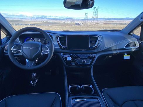 New 2026 Chrysler Pacifica Limited image 16