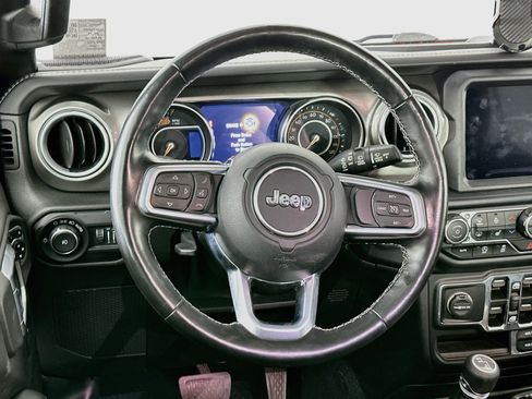 Used 2020 Jeep Wrangler Unlimited Sahara AWD/4WD image 17