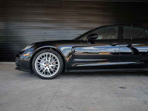 Certified 2023 Porsche Panamera image 11