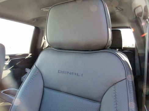 New 2026 GMC Sierra 2500 Denali w/ Denali Reserve Package AWD/4WD image 16