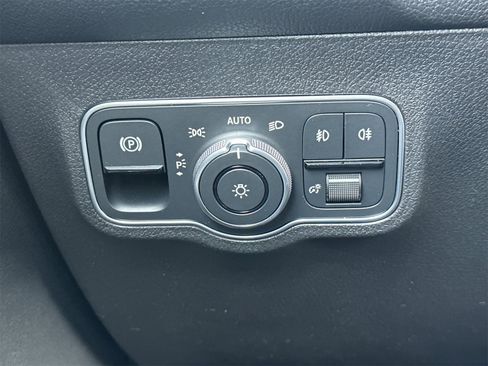 New 2025 Mercedes-Benz GLB 250 4MATIC image 29