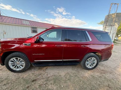 Used 2023 GMC Yukon SLT w/ SLT Premium Package AWD/4WD image 2
