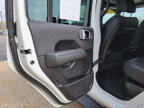 Used 2024 Jeep Wrangler High Altitude AWD/4WD image 17