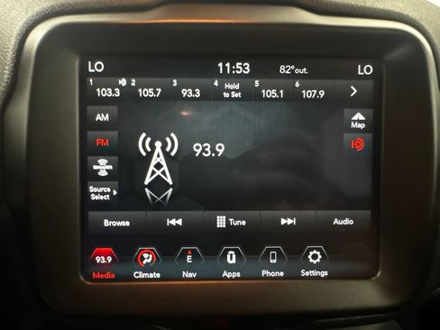 Used 2023 Jeep Renegade Altitude AWD/4WD image 3