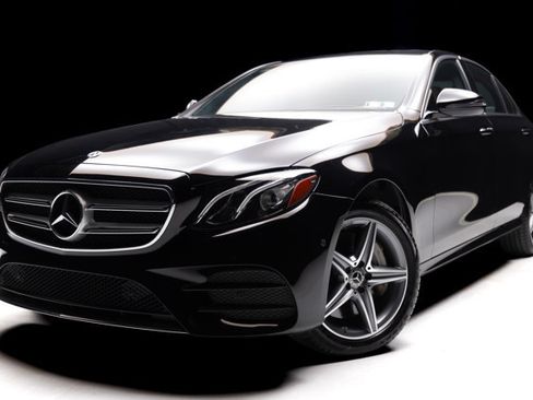Used 2018 Mercedes-Benz E 300 4MATIC w/ Premium 1 Package image 17