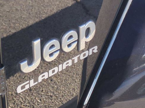 Used 2020 Jeep Gladiator Overland image 31