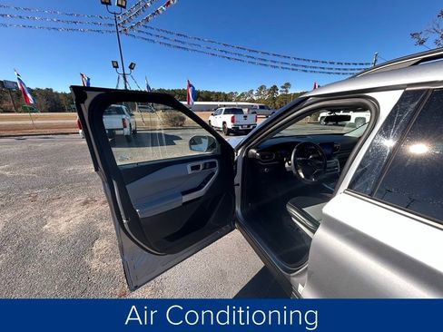 Used 2022 Ford Explorer XLT w/ Equipment Group 202A image 28