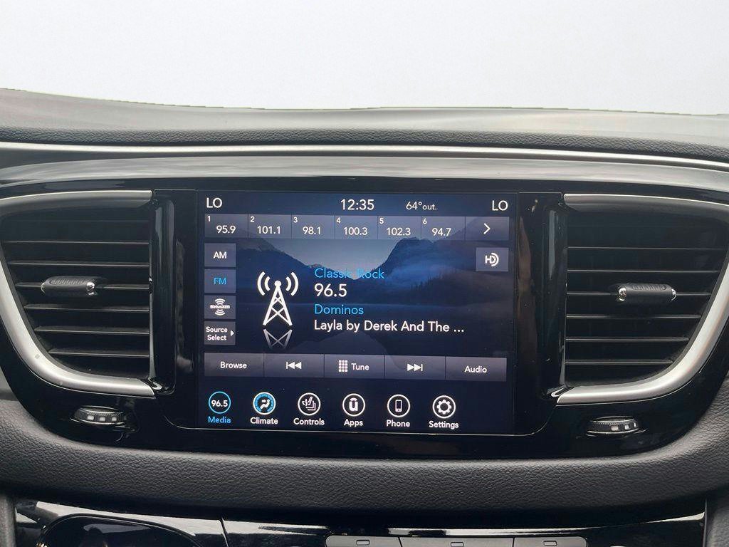 Used 2020 Chrysler Pacifica Touring-L AWD/4WD image 17