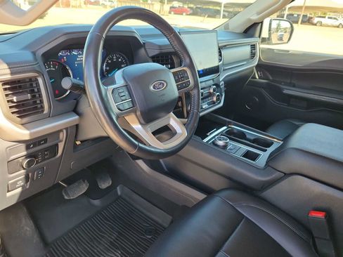 Used 2024 Ford Expedition XLT RWD image 10
