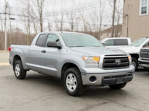 Used 2011 Toyota Tundra 4x4 Double Cab w/ Tow Pkg image 3