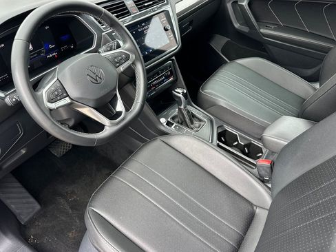 Used 2023 Volkswagen Tiguan SE FWD image 10