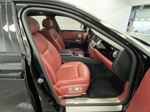 Used 2015 Rolls-Royce Ghost image 24