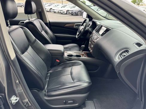 Used 2020 Nissan Pathfinder Platinum image 17