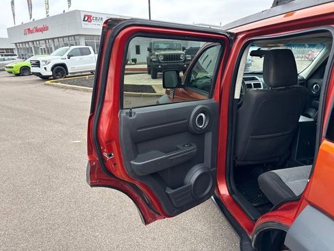 Used 2007 Dodge Nitro SXT image 14